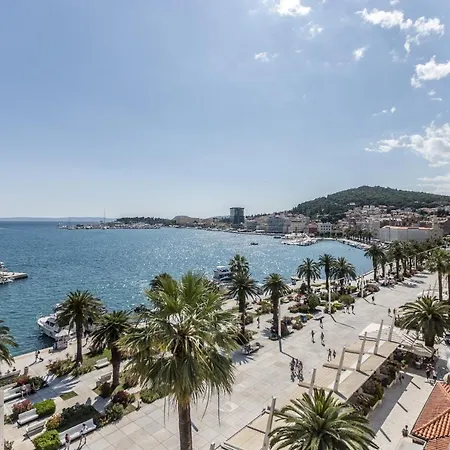 Seafront Luxury Pere Lejlighed