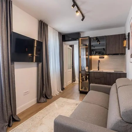 Apartman Seafront Luxury Pere